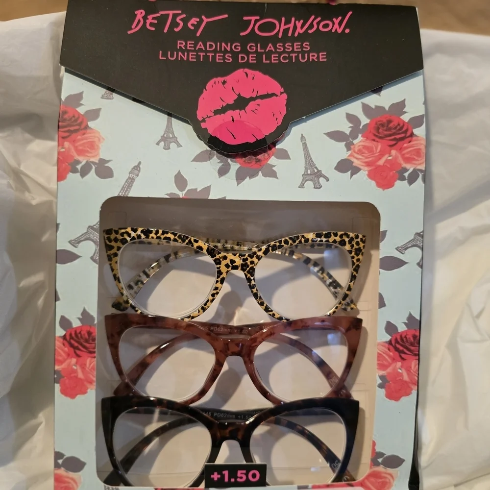 Betsey Johnson Reading Glasses Set